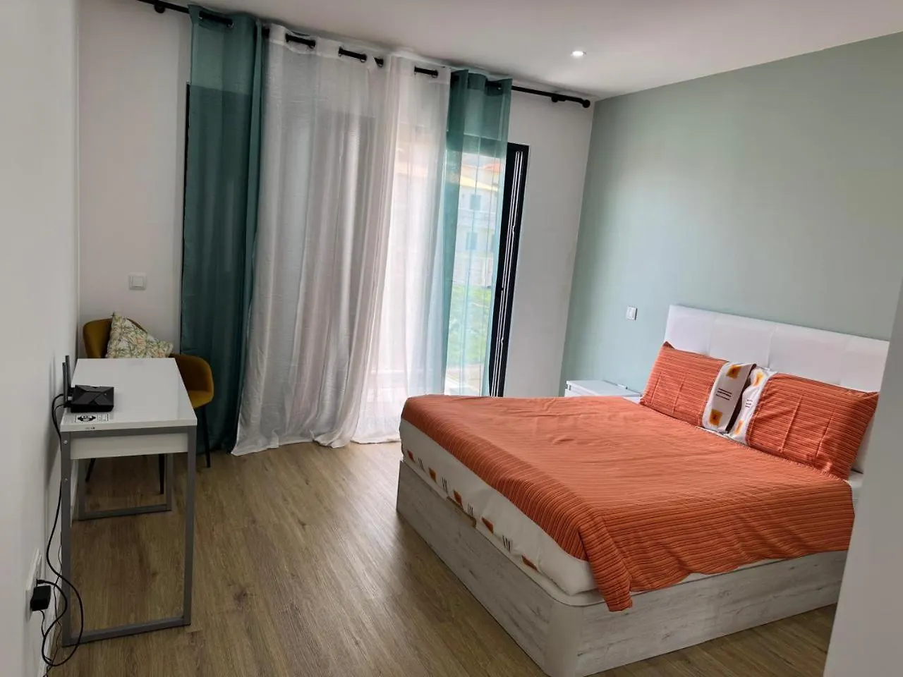 B - Elegent 2 Bedroom Modern Townhouse Machico  Machico (Madeira)