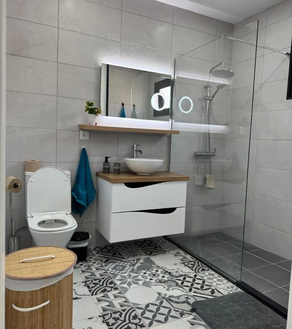 B - Elegent 2 Bedroom Modern Townhouse Machico  0*, Machico (Madeira)