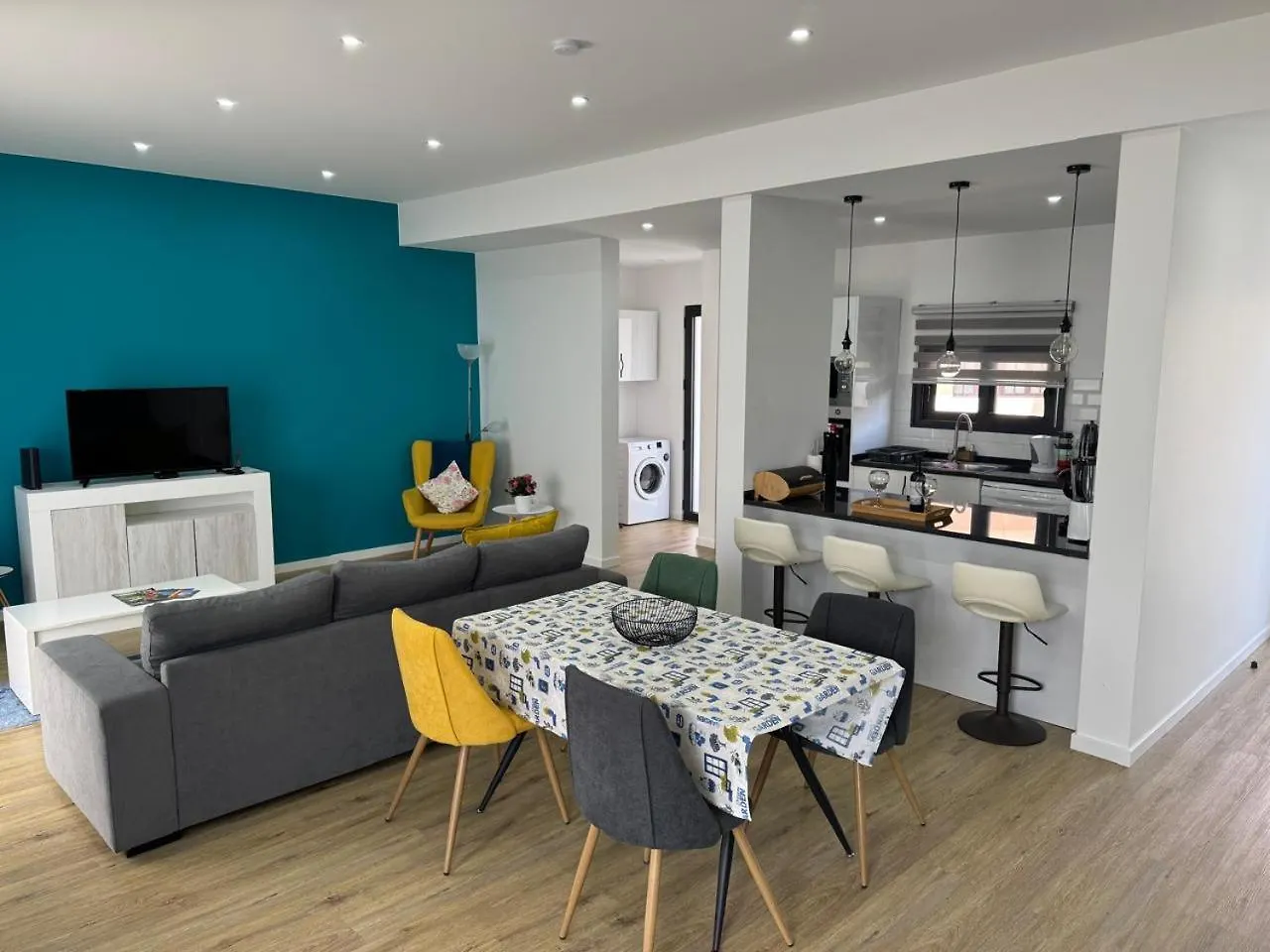 B - Elegent 2 Bedroom Modern Townhouse Machico  Portekiz
