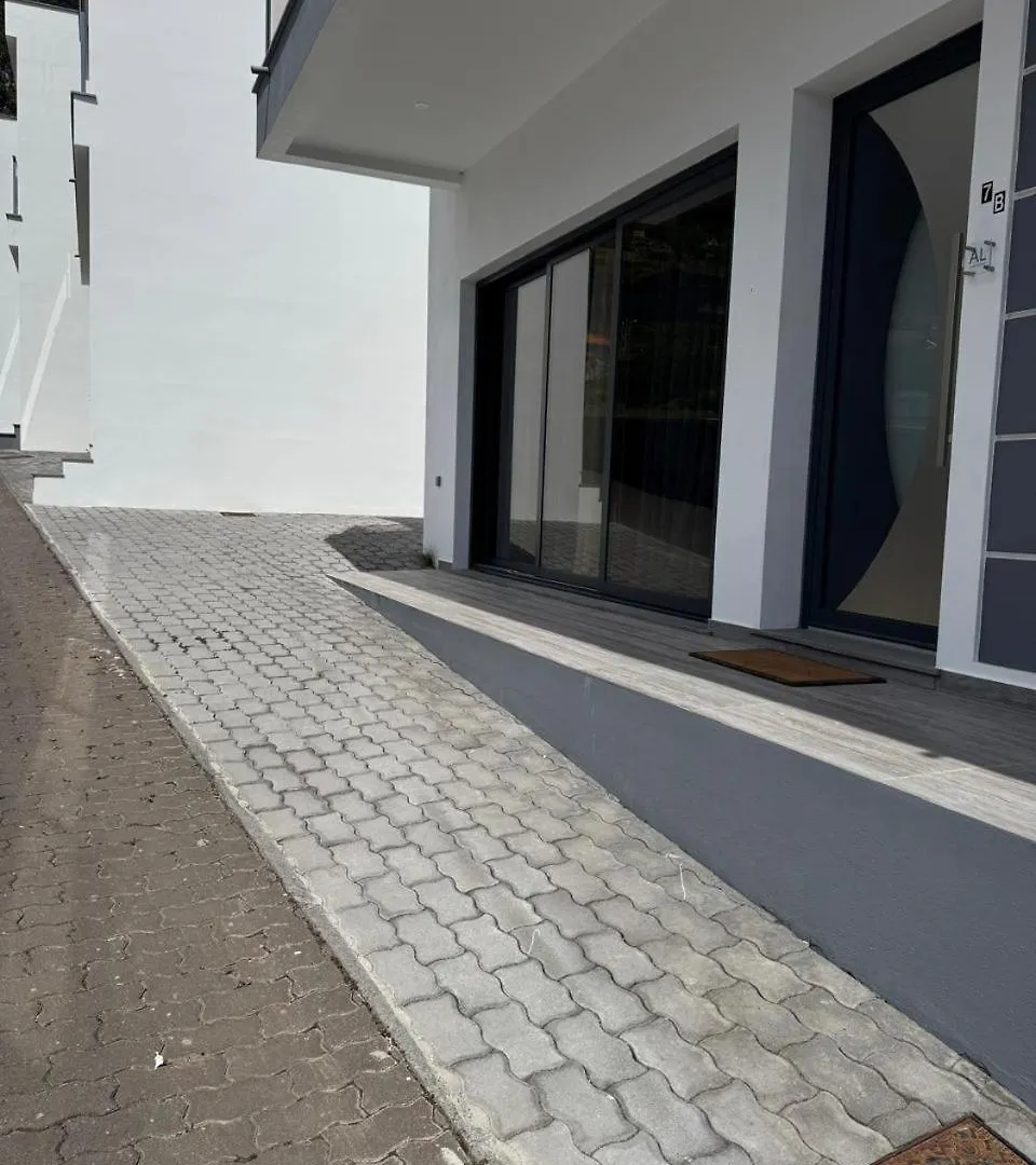 B - Elegent 2 Bedroom Modern Townhouse Machico  Machico (Madeira)