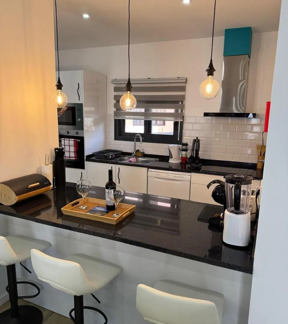 B - Elegent 2 Bedroom Modern Townhouse Machico  0*, Machico (Madeira)